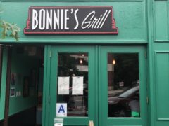 Store front of Bonnie's Grill